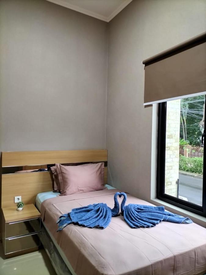 Cozy Residence Tomang Jakarta Exterior photo